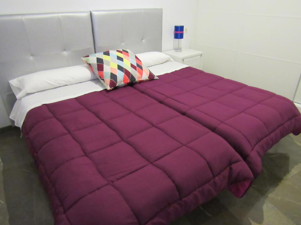 Apartamentos Iliberis กรานาดา ภายนอก รูปภาพ
